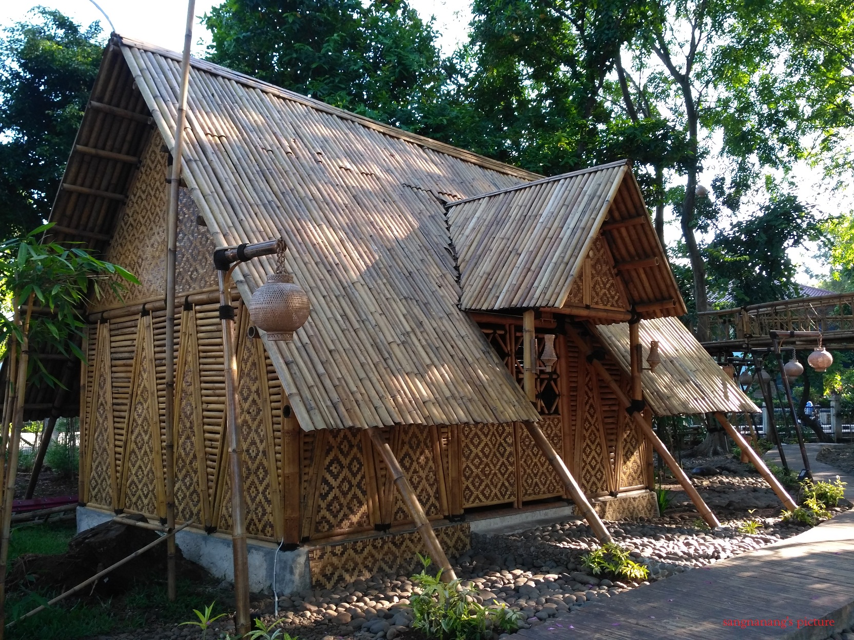9200 Koleksi Gambar Rumah Dari Anyaman Bambu Terbaru Gambar Rumah